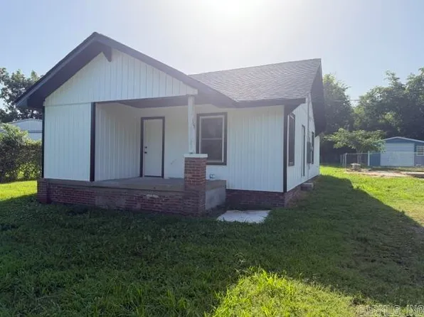 109 S Cedar St, Morrilton, AR 72110