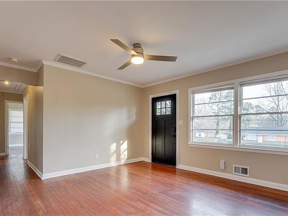 4th image of 3218 Beech Dr