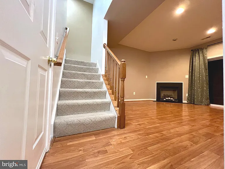 21831 Ladyslipper Sq — Photo 47