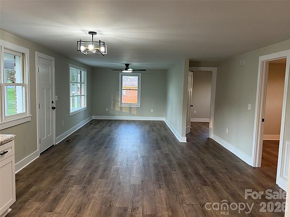 5th image of 228 Roberson Rd