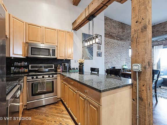 3rd image of 1735 W Diversey Pkwy APT 515