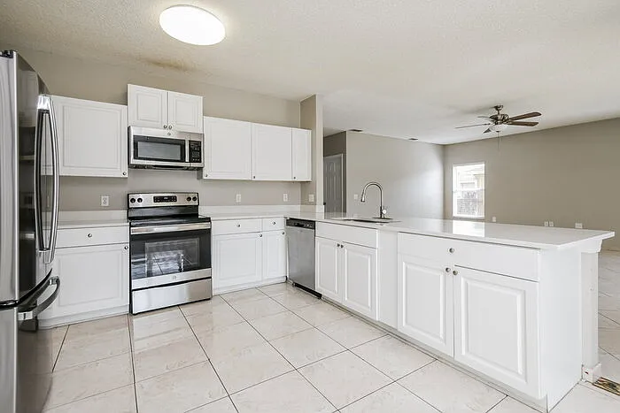 4648 Fairy Tale Cir — Photo 2