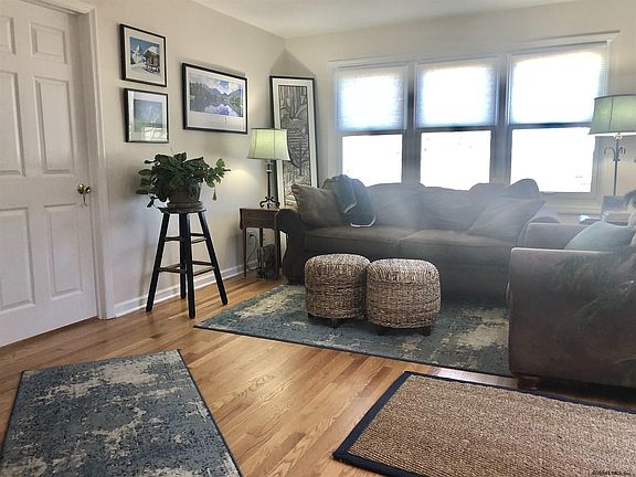 4th image of 7 Windsor Dr