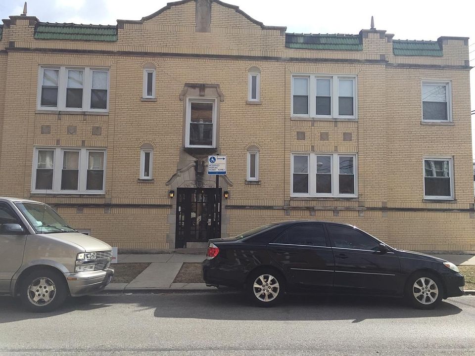 1st image of 2543 W Thorndale Ave #1