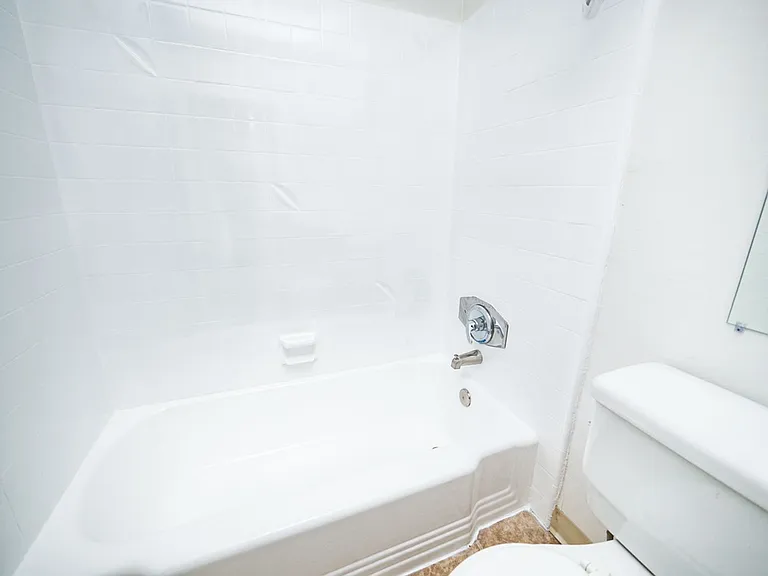 21736 Roscoe Blvd — Photo 36