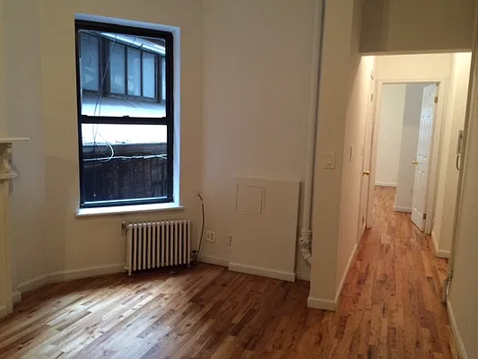 Rented by Acacia Realty | media 8