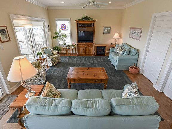 4th image of 1001 Gulf Beach Dr