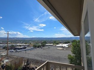 Bright 2 Bedroom Apartment Prime Location!, Grand Junction, CO 81505