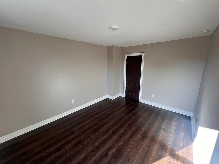 2122 Jefferson St — Photo 4