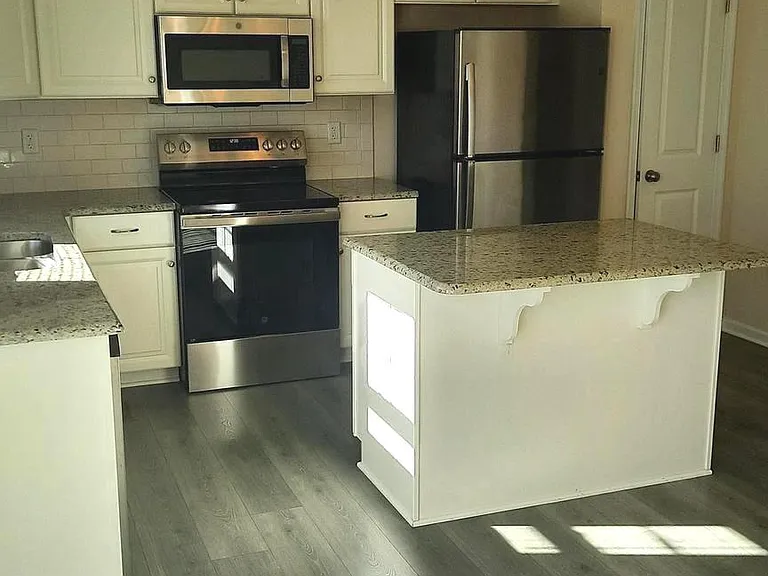 921 Admirals Quay Dr — Photo 4