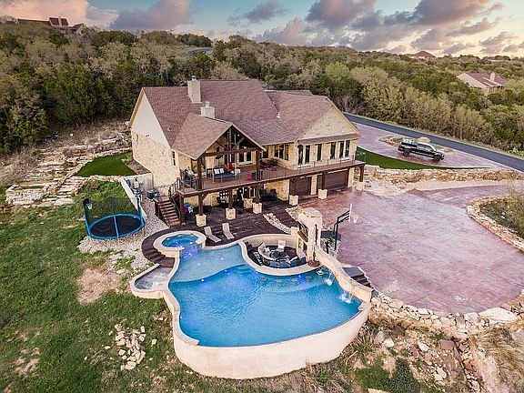 5th image of 850 Stone Mountain Dr