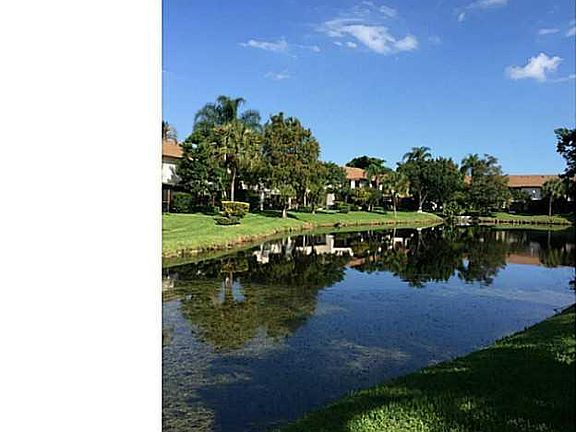 2nd image of 4372 Carambola Cir N