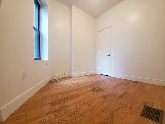 Rented by Oxford Property Group | media 12