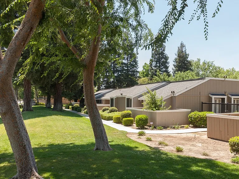 River Park Villas — Photo 18