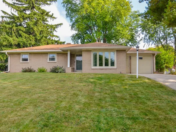 615 Skyline Blvd, Green Bay, WI 54302