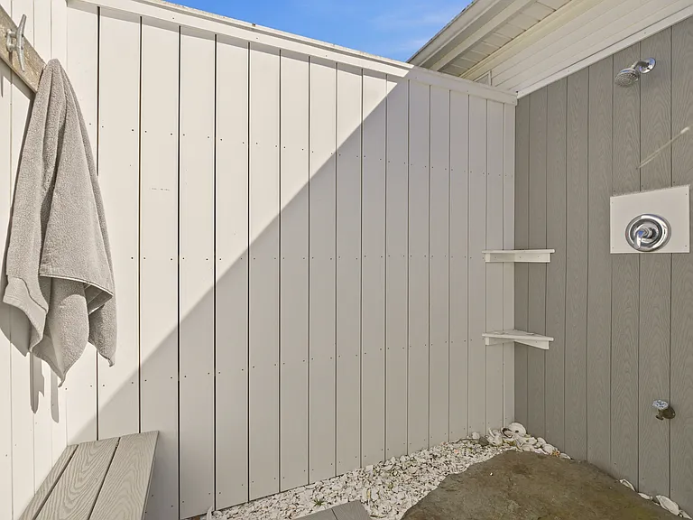 415 Wapping Rd — Photo 38