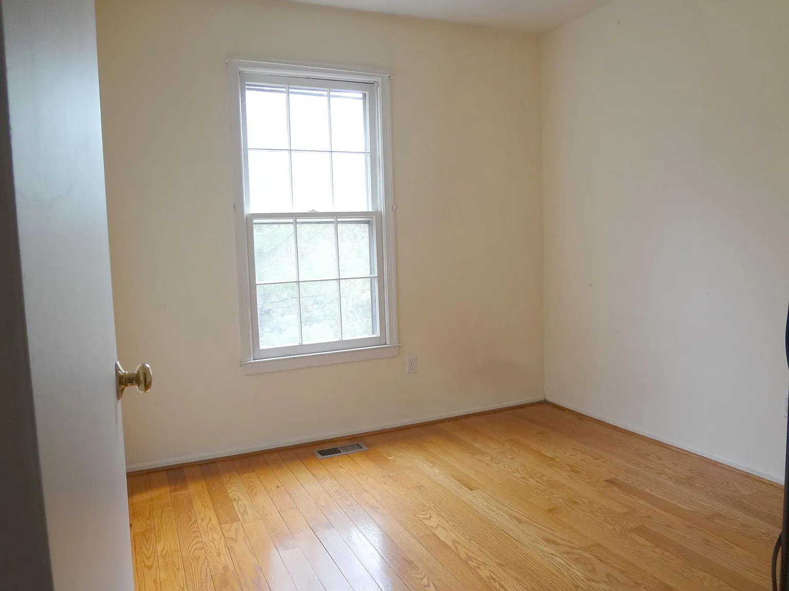 2909 Rensselaer Ct — Photo 2