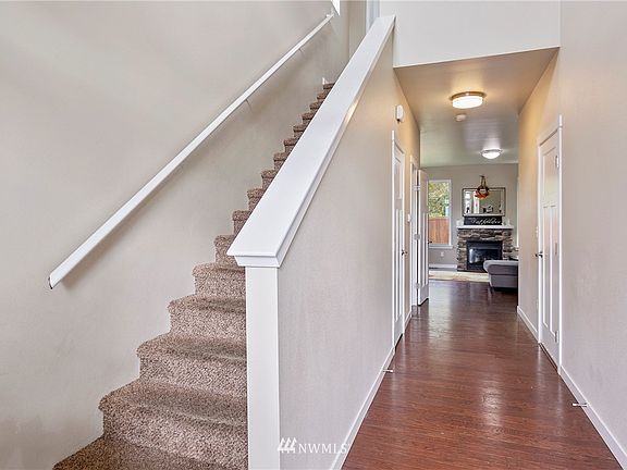 Beautiful vaulted ceilings greet you at the entry.