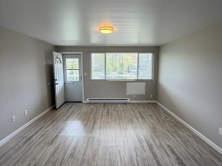 129 Cosey Beach Ave #B2 — Photo 4