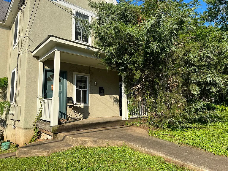 1122 Market St E — Photo 2