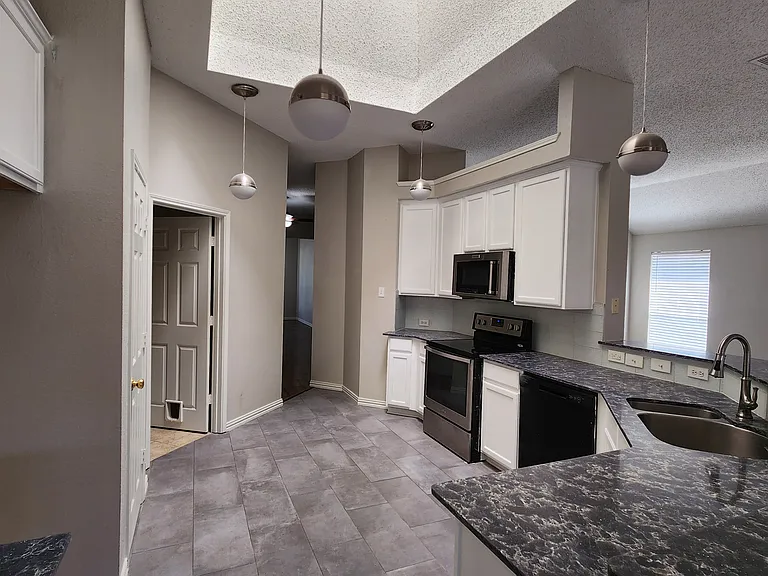 3408 Mosswood Dr — Photo 12