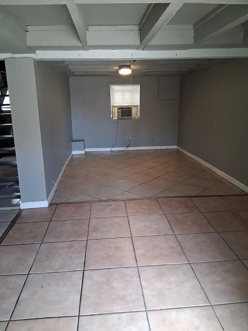Island Living for Only $1,400! Spacious 3-Bedroom Home Near the Beach & Downtown Galveston — Photo 4