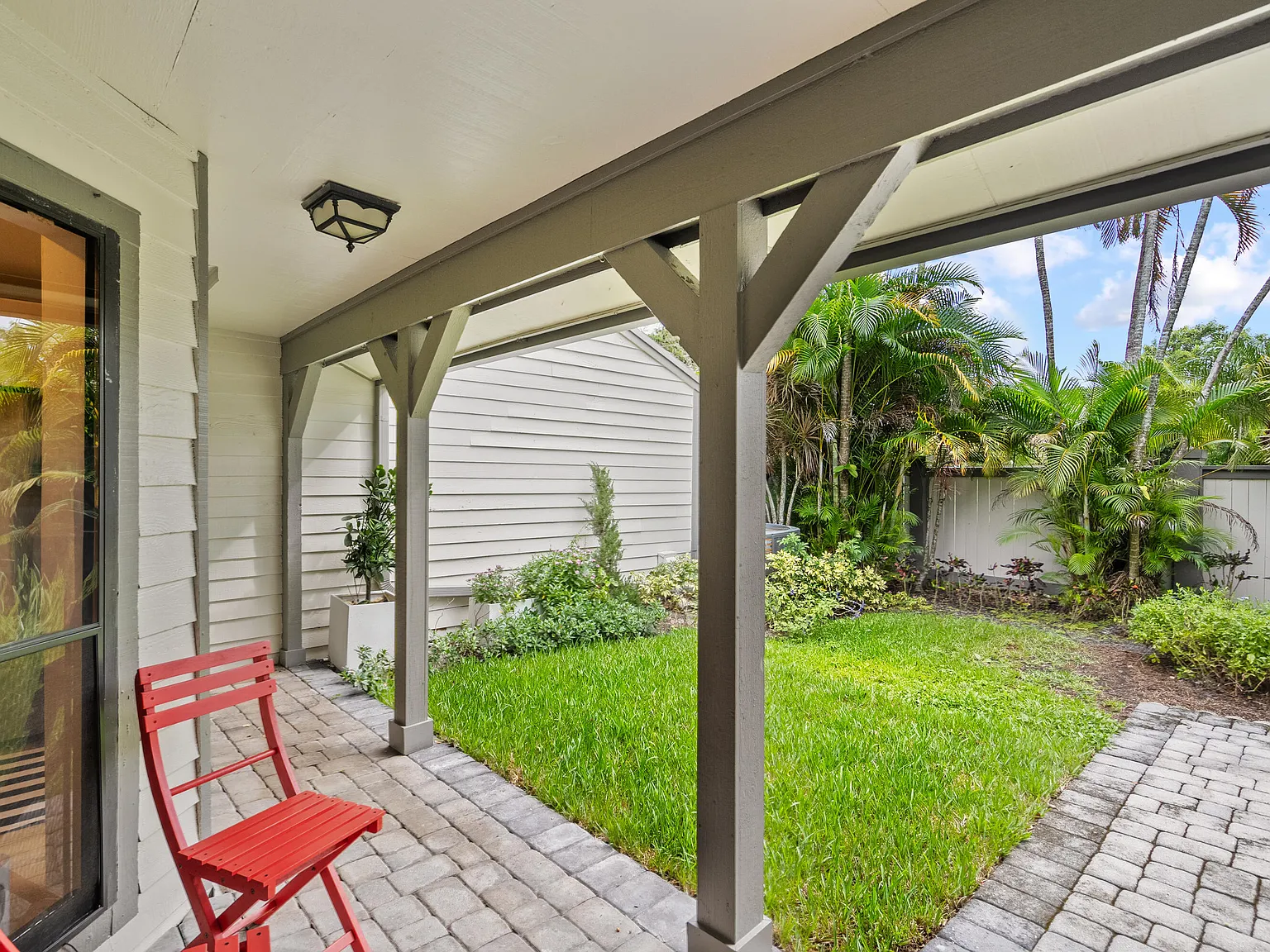 2 bed, 2.0 bath, 1489 sqft, $6,000 — Photo 3