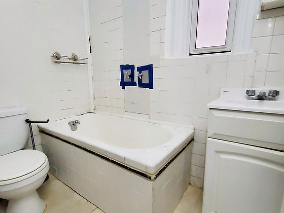 5th image of 988 Bergen St APT A5