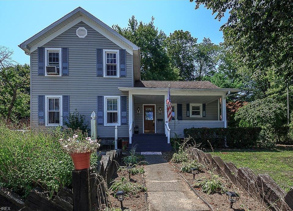1st image of 694 Eastlawn St