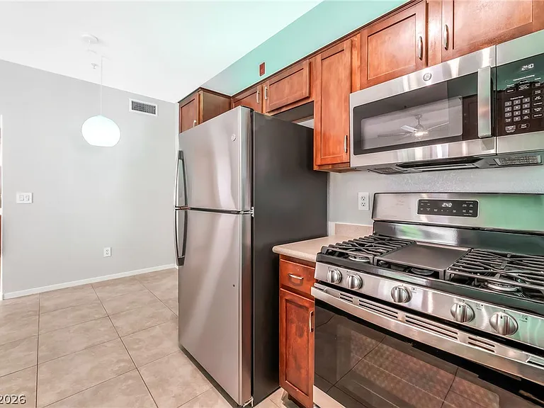2291 W Horizon Ridge Pkwy #6136 — Photo 10
