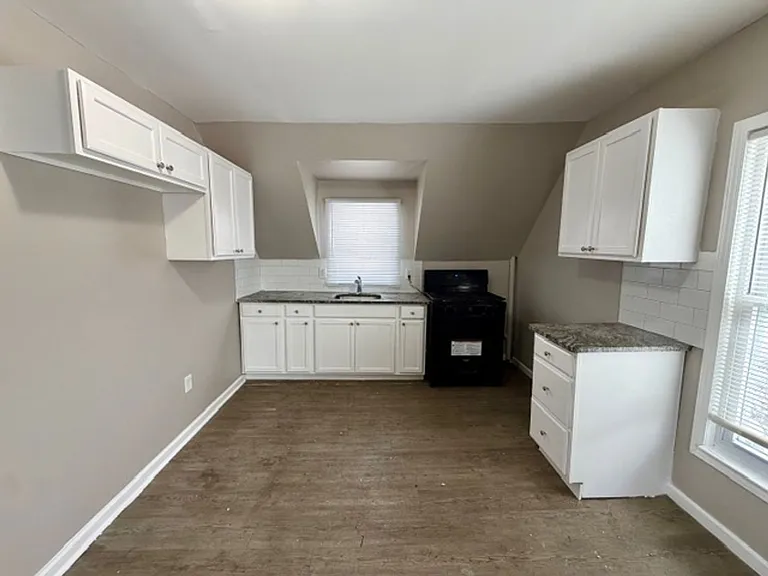 97 Fairgrove — Photo 10
