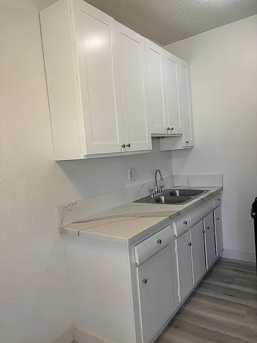 1909 E Wilshire Ave #6 Photo 1