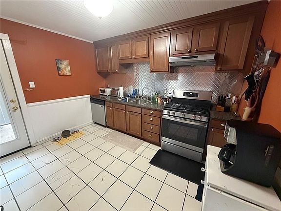 5th image of 3316 Anson Ct