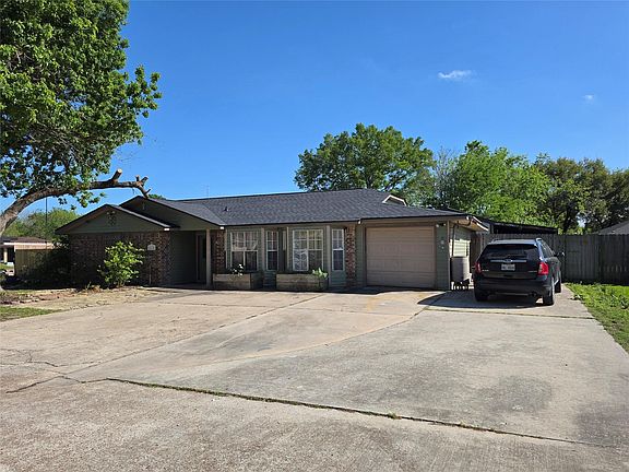 2nd image of 2414 Goldenrod St