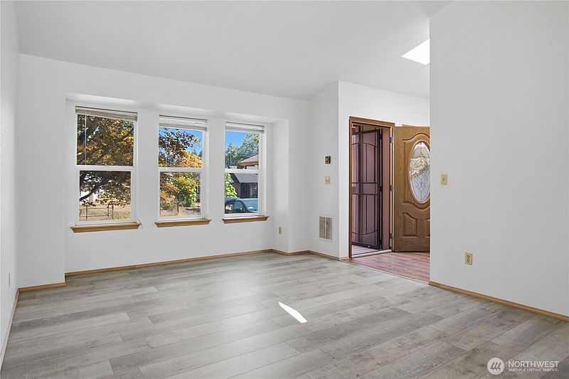 3rd image of 1239 Juniper Dr SE