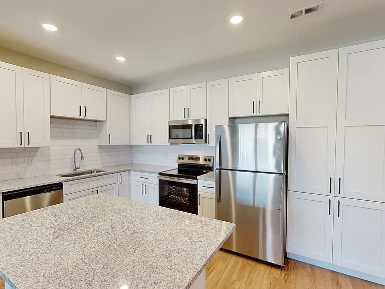 Remington Lake Apartments — Photo 48