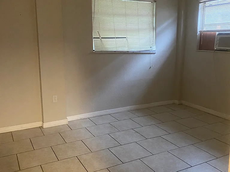 3210 Cornell Ave #1-1/2 — Photo 4