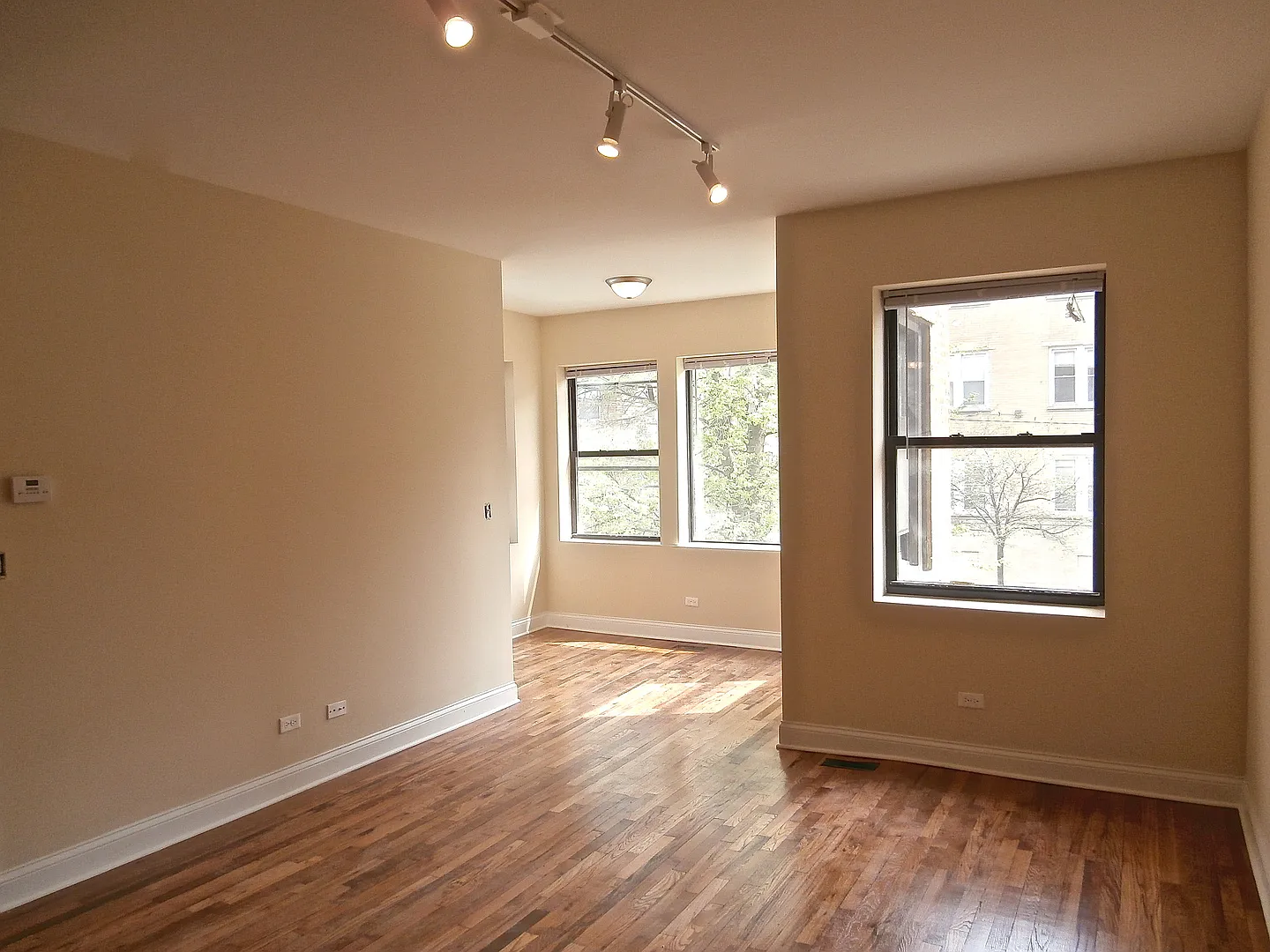 4 bed, 1800 sqft, $2,900 — Photo 2
