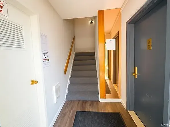 2730 Schurz Avenue image 6 of 12