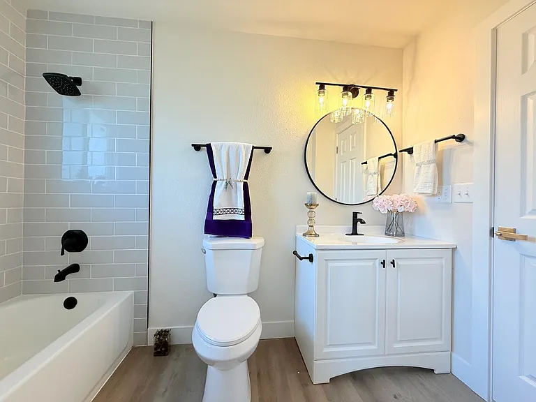 4770 Newton Dr — Photo 19