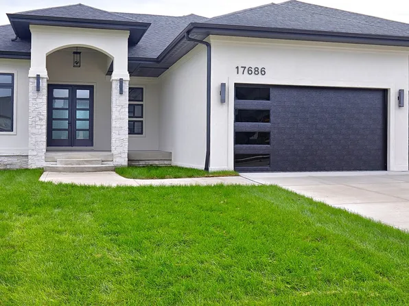 17686 Hammontree Dr, Clive, IA 50325
