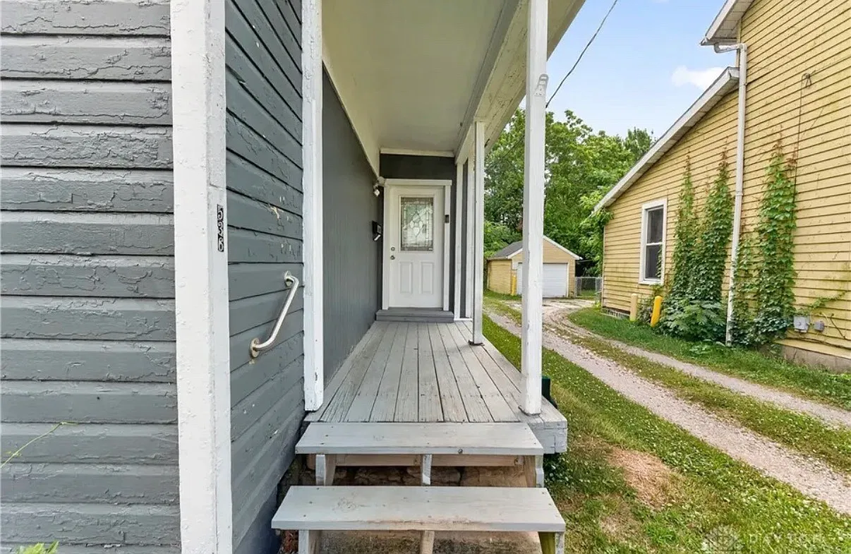 3 bed, 1060 sqft, $1,300 — Photo 2
