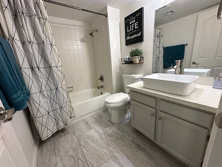 602 N May St #7 — Photo 6