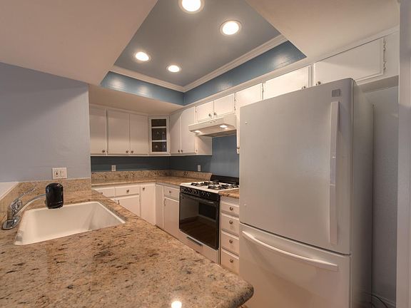 4th image of 2700 Cahuenga Blvd E APT 4206