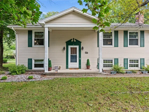 5 Hillside Dr, Batavia, NY 14020