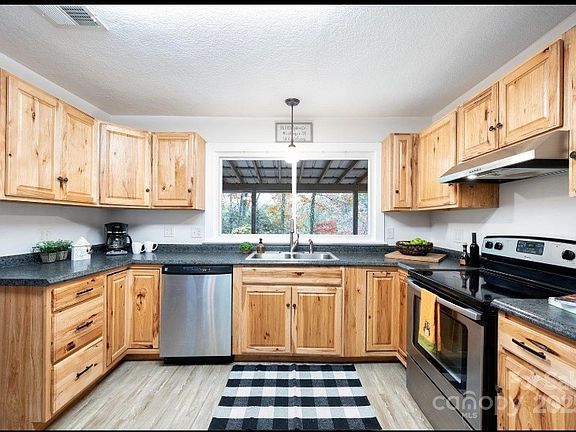 4th image of 1211 Upper Brush Creek Rd