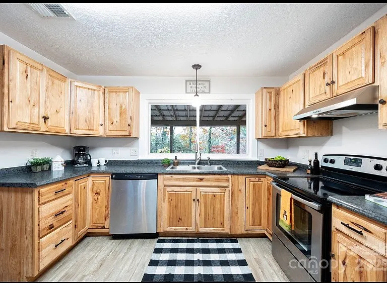 1211 Upper Brush Creek Rd — Photo 4