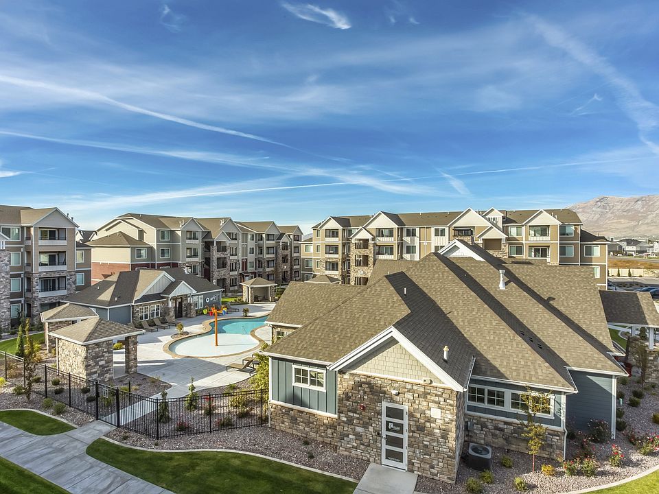 Sky view of Concord pool area