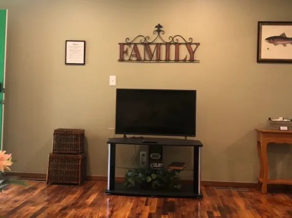1466 E Berkeley St, Springfield, MO 65804
