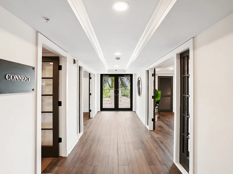 Gables Grand Plaza Apartments — Photo 18